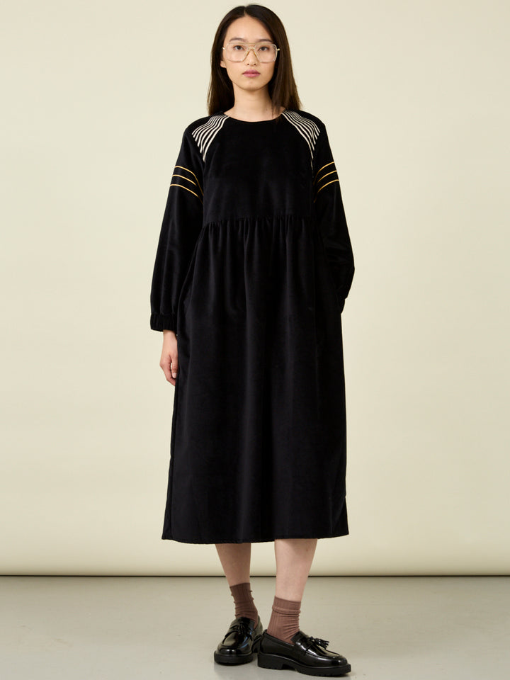 Mim Long Sleeve Embroidered Black Velvet Midi Dress