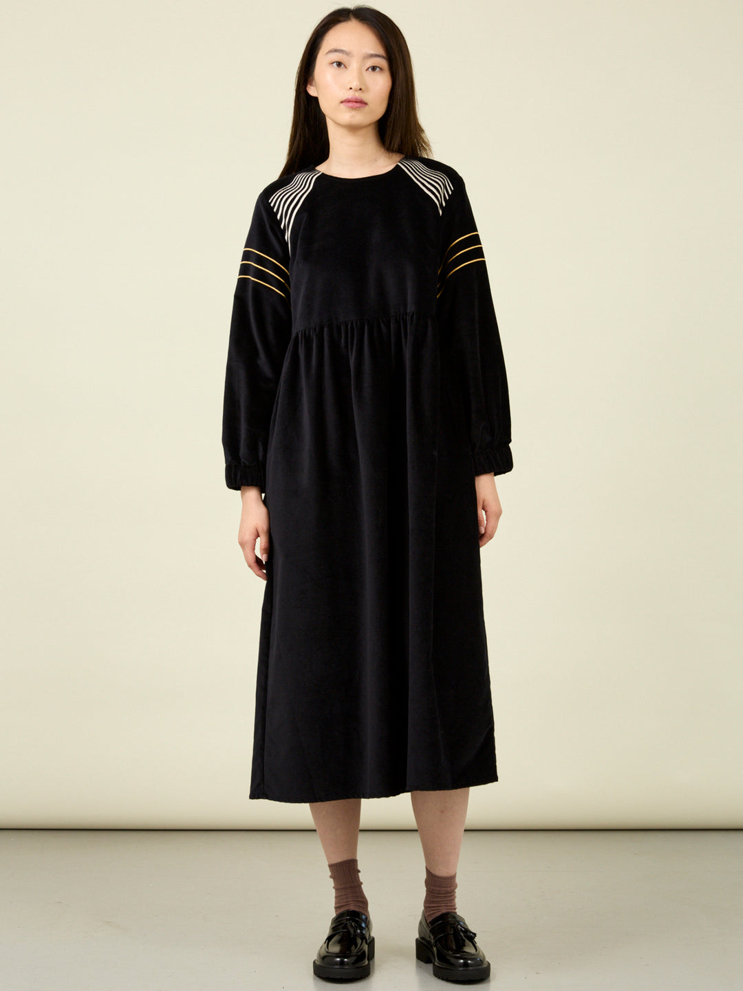 Mim Long Sleeve Embroidered Black Velvet Midi Dress